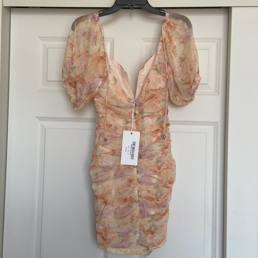 Puff sleeve v neckline mini dress - Picture 3 of 8